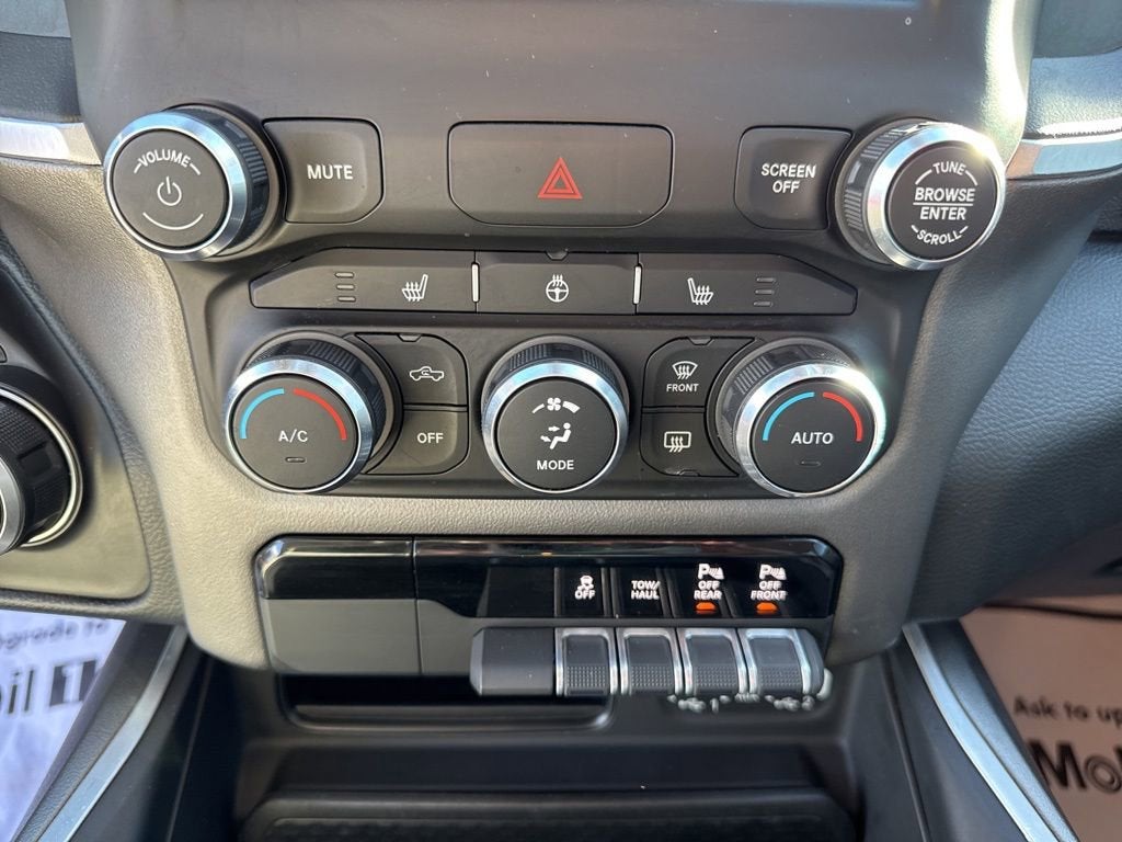 2020 RAM 1500 Big Horn Crew Cab 4x4 5'7" Box