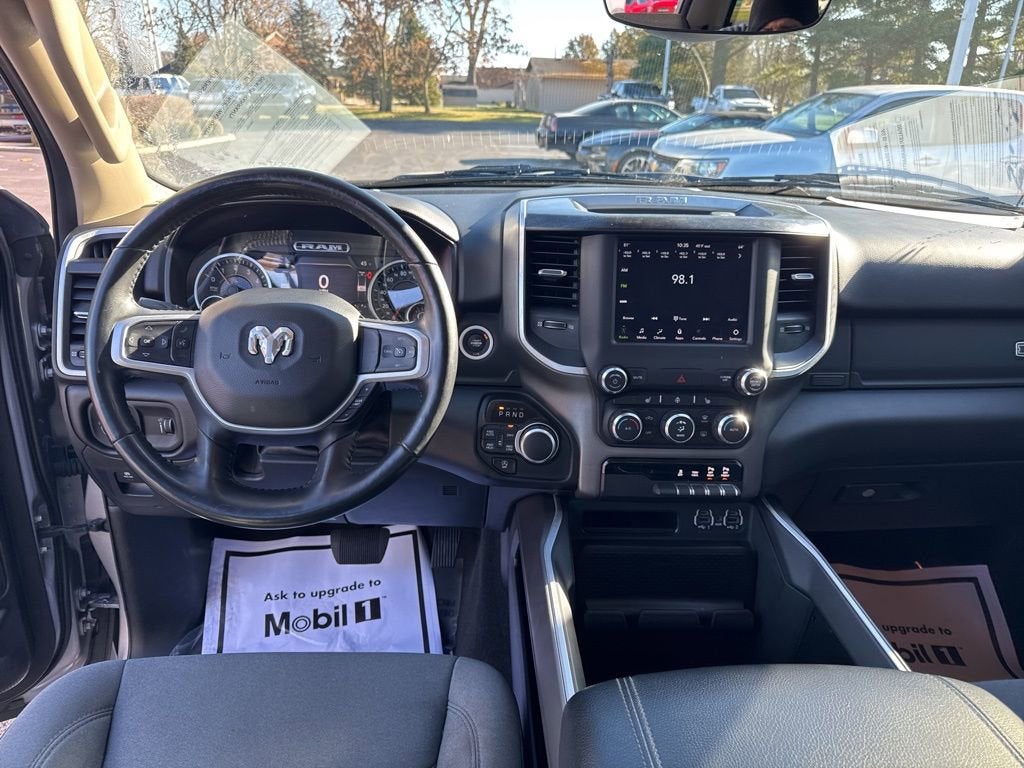 2020 RAM 1500 Big Horn Crew Cab 4x4 5'7" Box