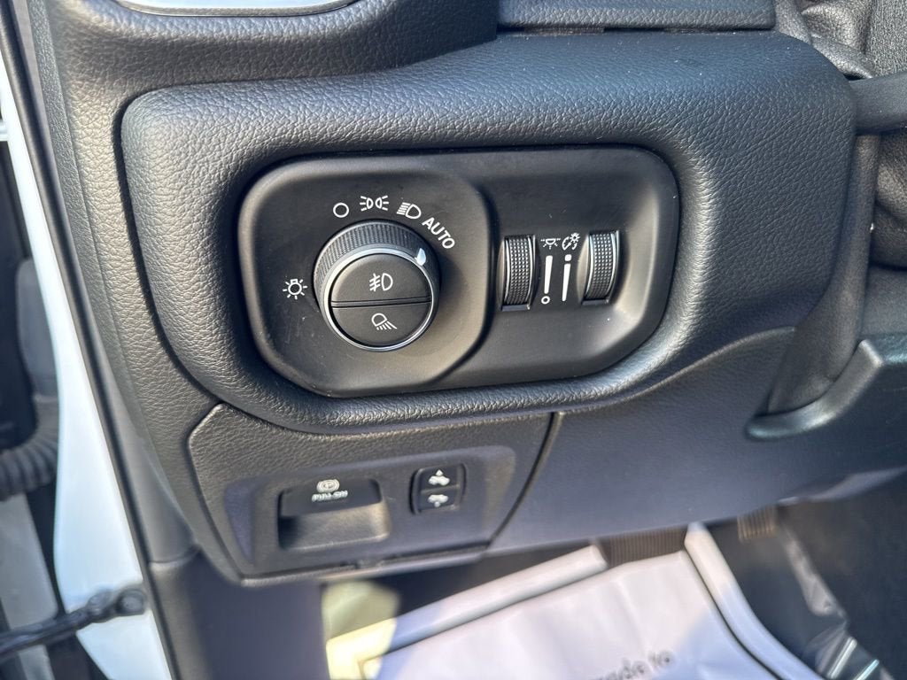 2019 RAM 1500 Big Horn/Lone Star Crew Cab 4x4 5'7" Box