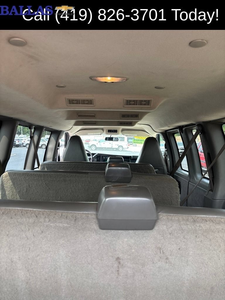 2022 Chevrolet Express Passenger 3500 1LS