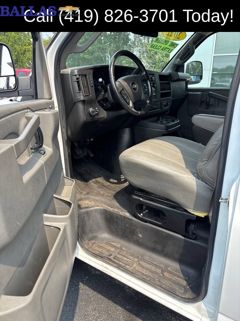 2022 Chevrolet Express Passenger 3500 1LS