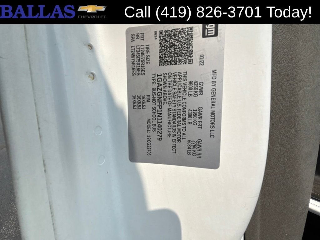 2022 Chevrolet Express Passenger 3500 1LS