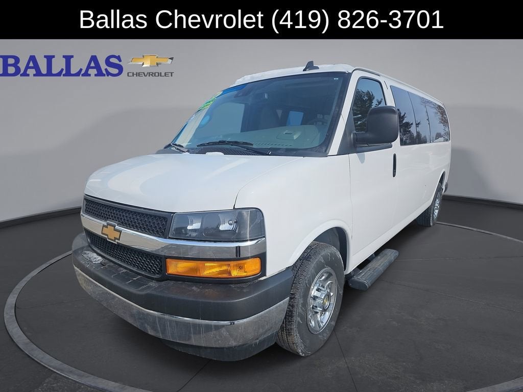 2024 Chevrolet Express Passenger 3500 1LT