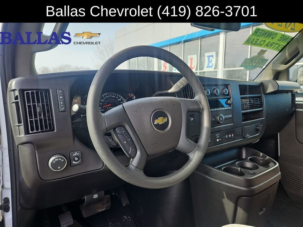 2024 Chevrolet Express Passenger 3500 1LT