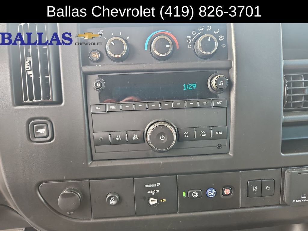 2024 Chevrolet Express Passenger 3500 1LT