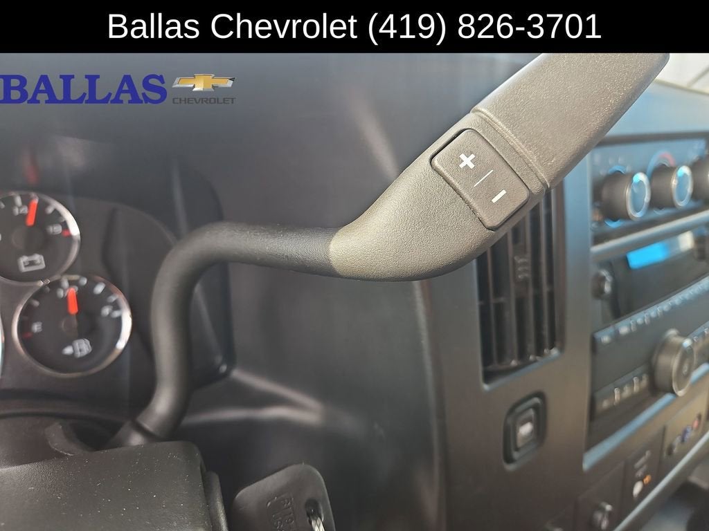 2024 Chevrolet Express Passenger 3500 1LT