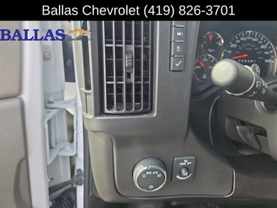 2024 Chevrolet Express Passenger 3500 1LT