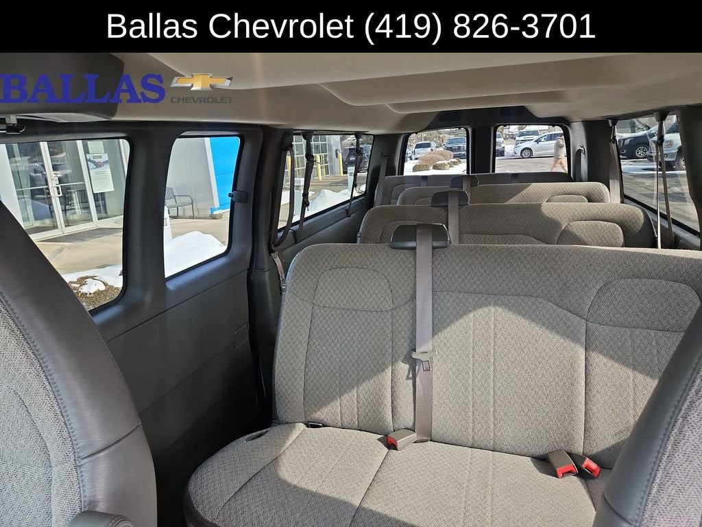 2024 Chevrolet Express Passenger 3500 1LT