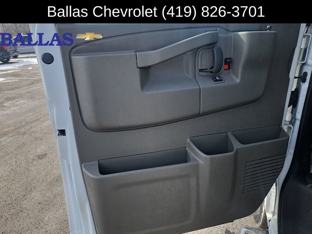 2024 Chevrolet Express Passenger 3500 1LT