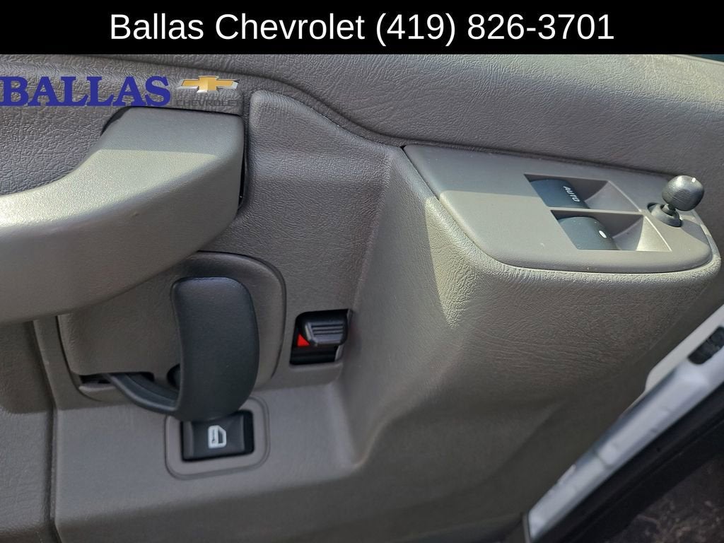 2024 Chevrolet Express Passenger 3500 1LT