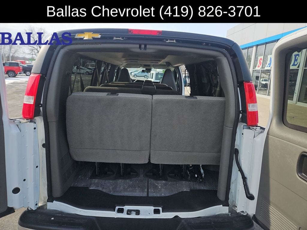 2024 Chevrolet Express Passenger 3500 1LT