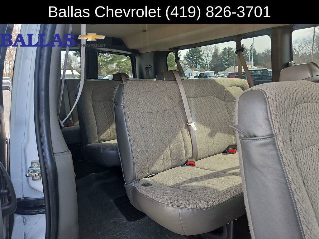 2024 Chevrolet Express Passenger 3500 1LT