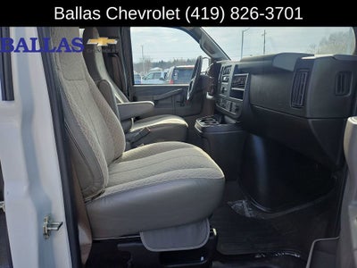 2024 Chevrolet Express Passenger 3500 1LT
