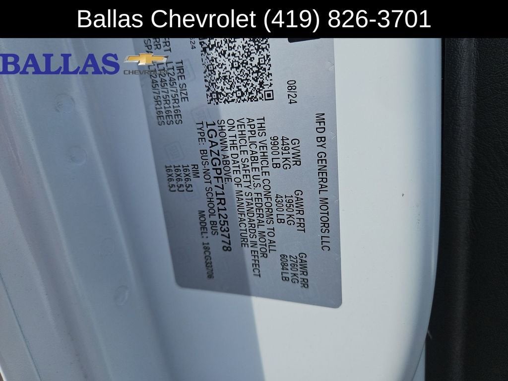 2024 Chevrolet Express Passenger 3500 1LT