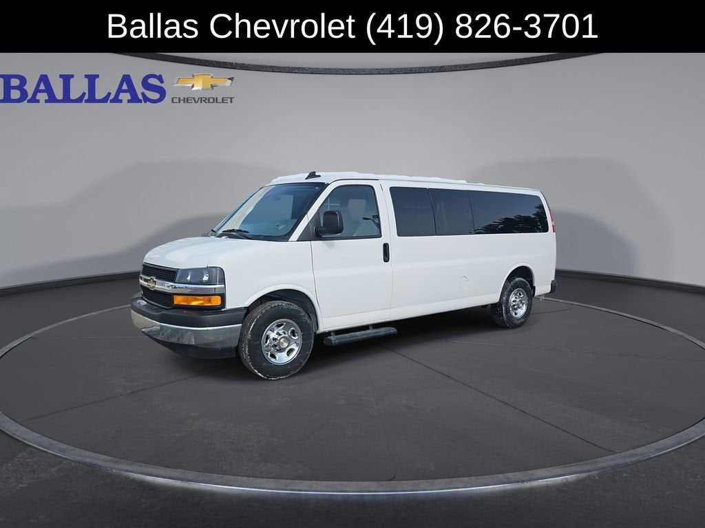 2024 Chevrolet Express Passenger 3500 1LT