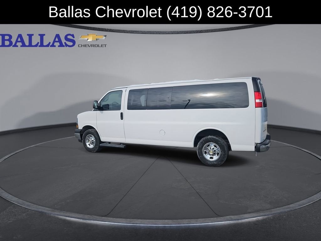2024 Chevrolet Express Passenger 3500 1LT