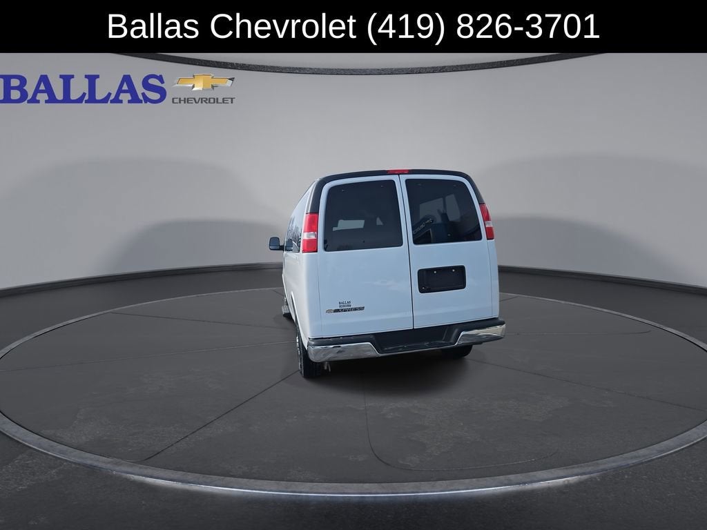 2024 Chevrolet Express Passenger 3500 1LT