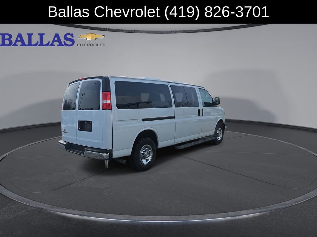 2024 Chevrolet Express Passenger 3500 1LT