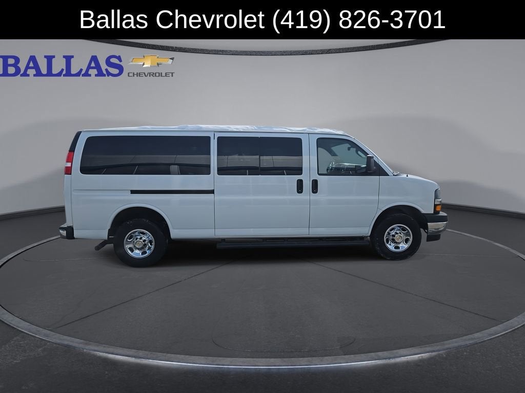 2024 Chevrolet Express Passenger 3500 1LT