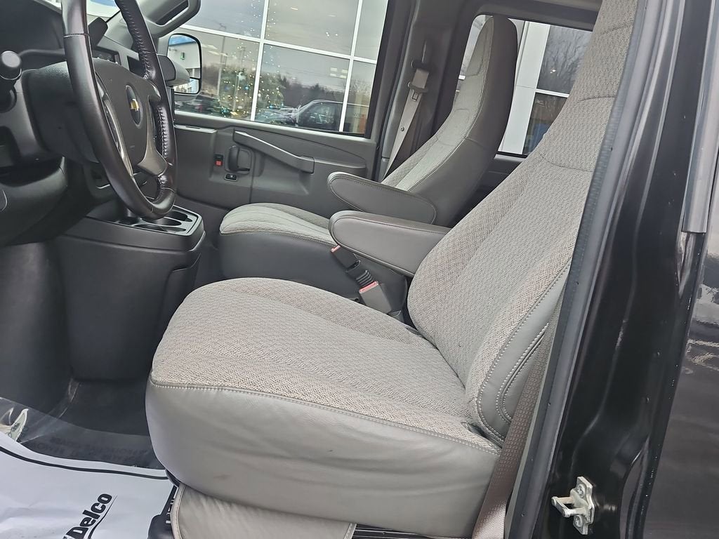 2017 Chevrolet Express Passenger 3500 LT