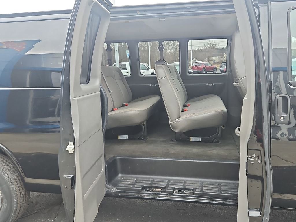 2017 Chevrolet Express Passenger 3500 LT