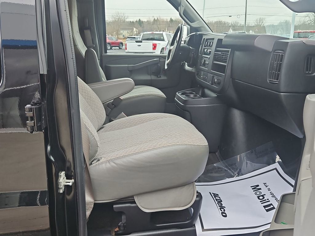 2017 Chevrolet Express Passenger 3500 LT