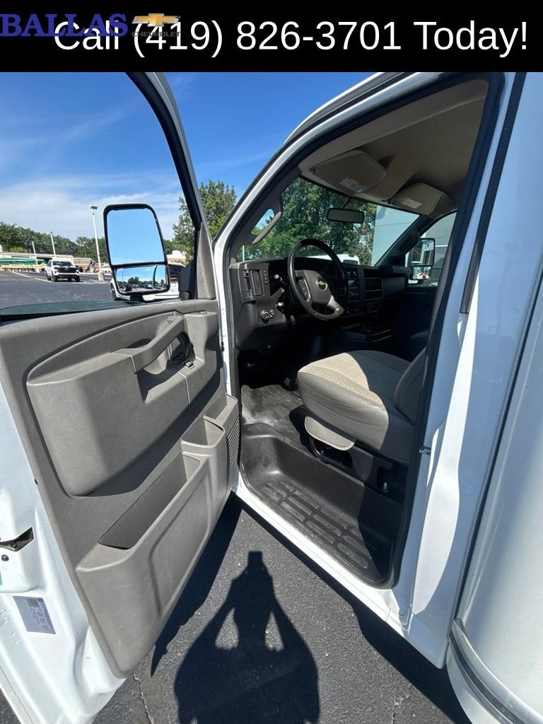 2021 Chevrolet Express Cutaway 3500 Work Van