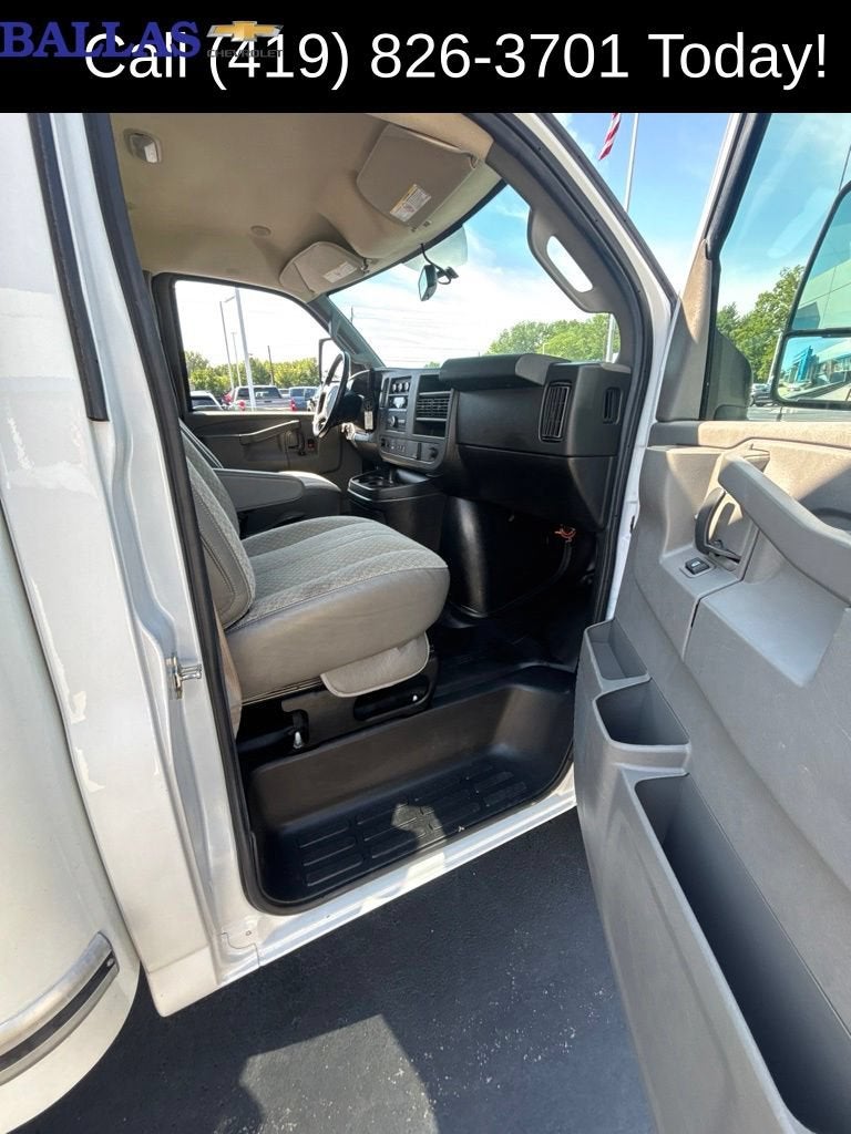 2021 Chevrolet Express Cutaway 3500 Work Van