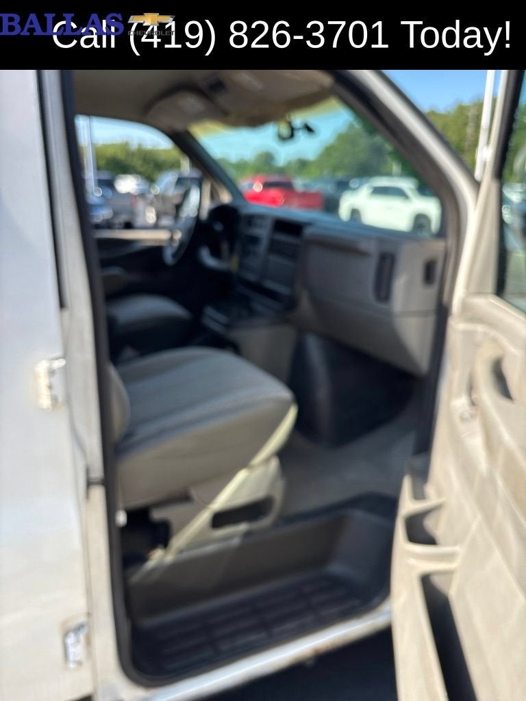 2003 GMC Savana Passenger 2500 Standard