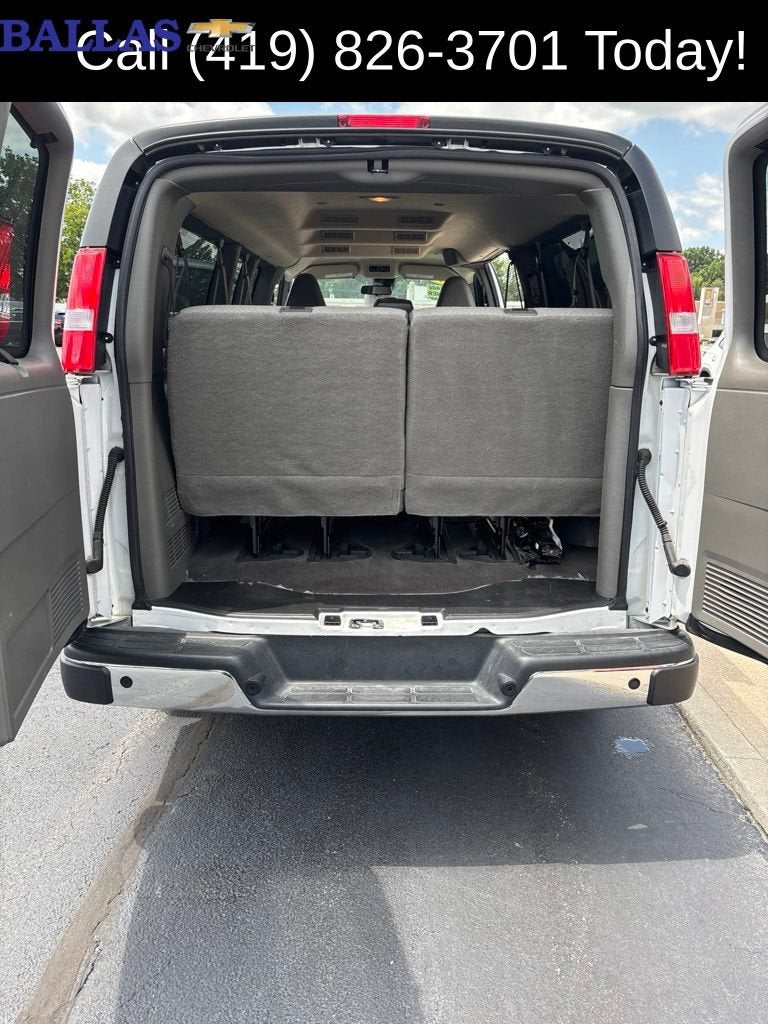 2024 GMC Savana Passenger 3500 LT