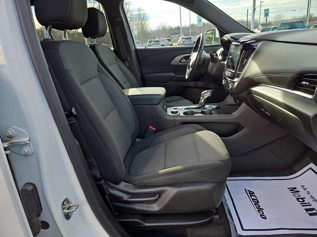 2022 Chevrolet Traverse LT Cloth