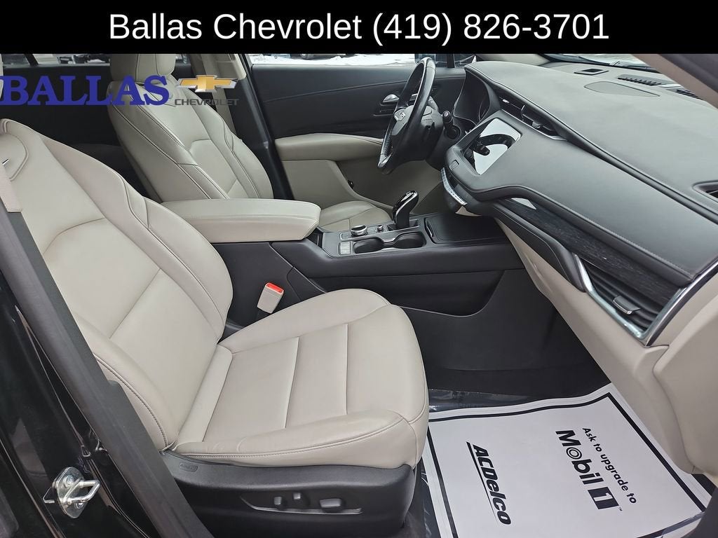 2023 Cadillac XT4 Premium Luxury