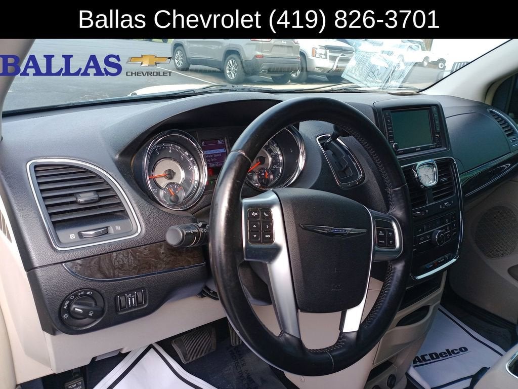 2012 Chrysler Town & Country Touring