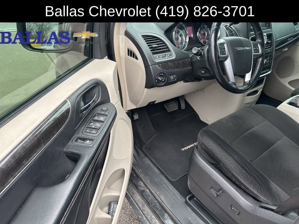 2012 Chrysler Town & Country Touring