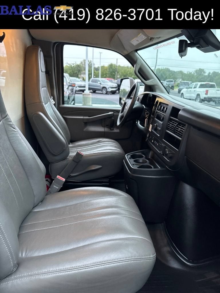 2022 GMC Savana Cutaway 3500 Work Van