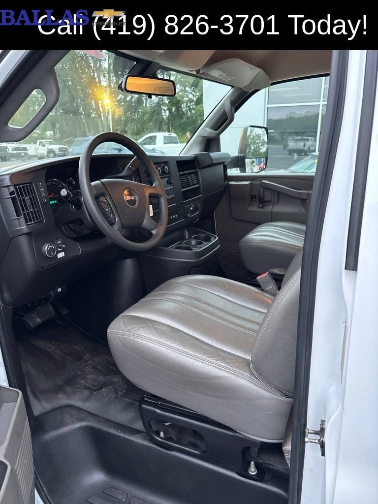 2022 GMC Savana Cutaway 3500 Work Van