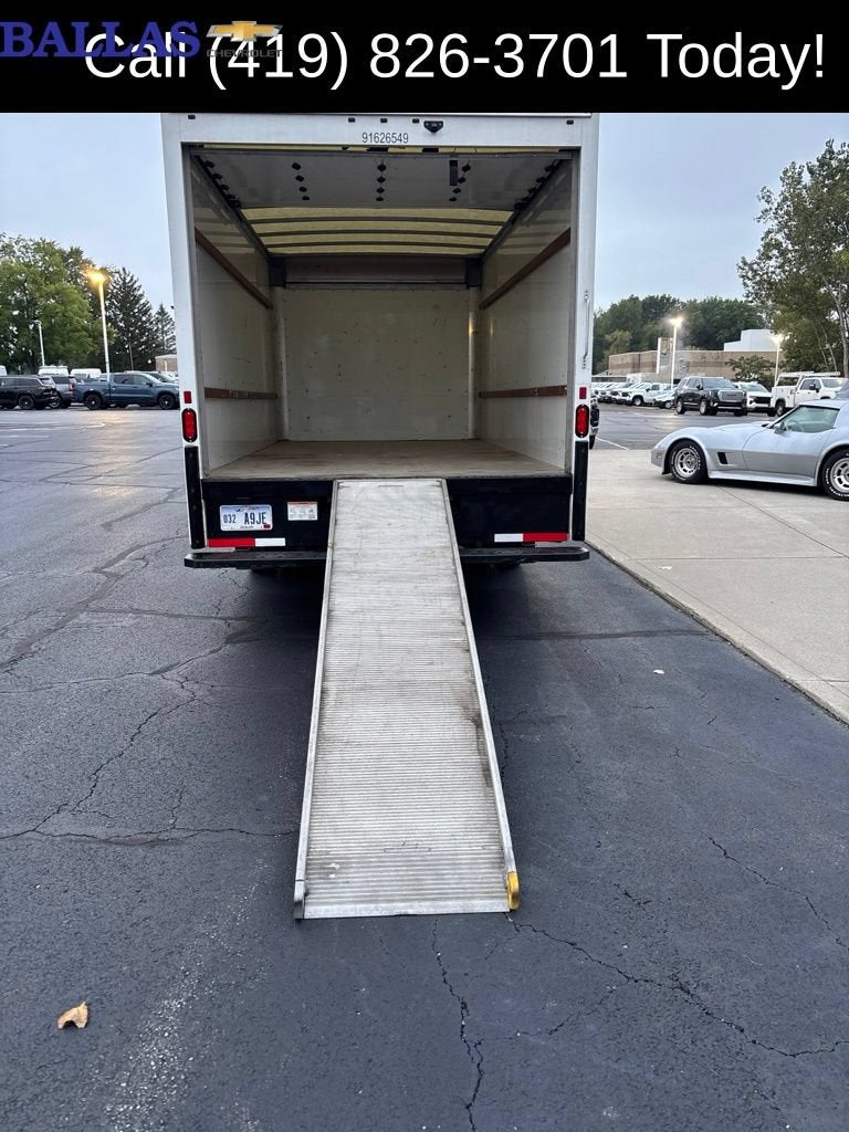 2022 GMC Savana Cutaway 3500 Work Van