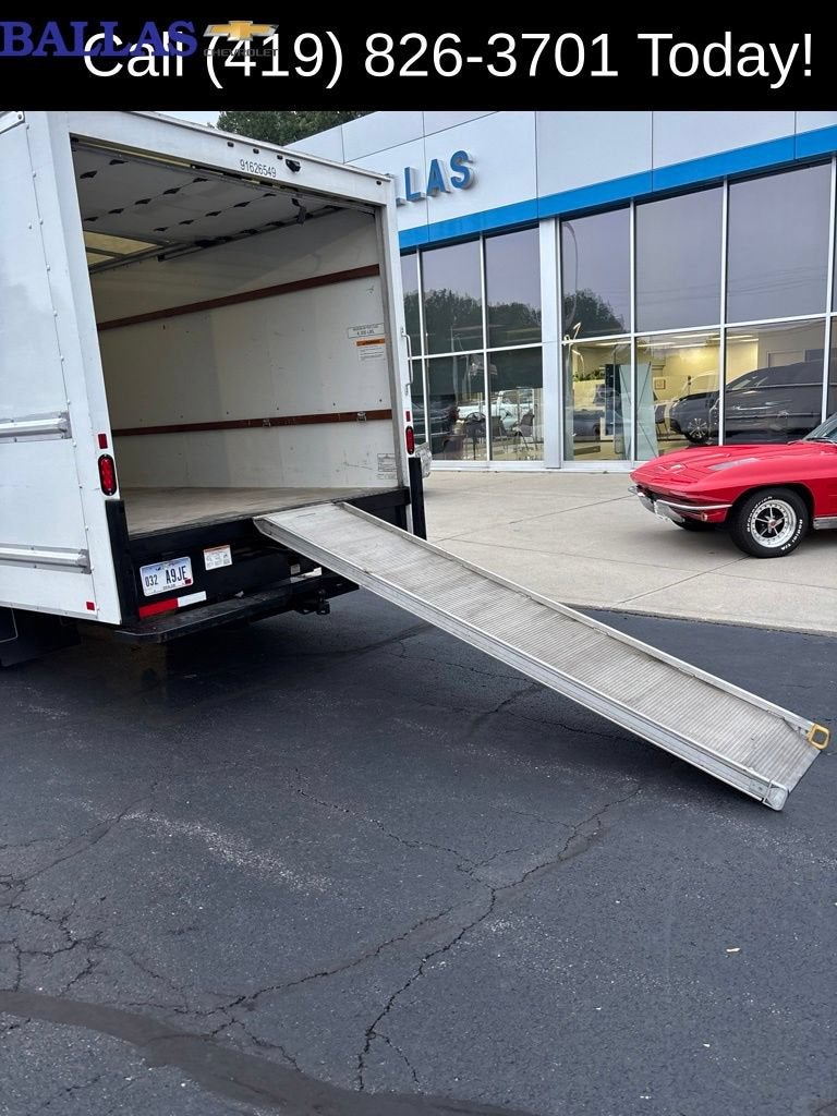 2022 GMC Savana Cutaway 3500 Work Van