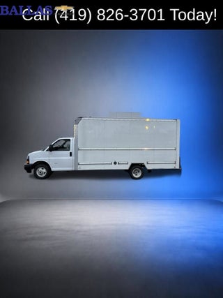 2022 GMC Savana Cutaway 3500 Work Van